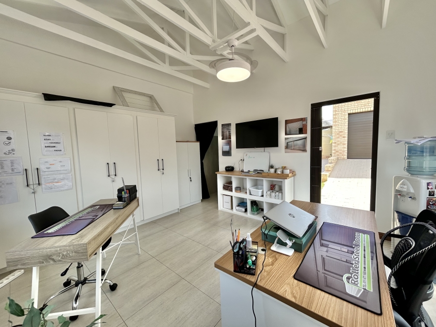 4 Bedroom Property for Sale in Wavecrest Eastern Cape